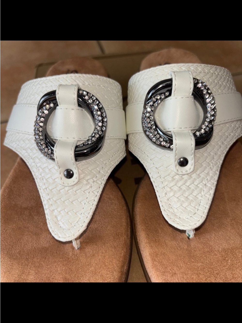 Macys White Leatherette Toe-Post Sandals with Decorative Ring Brand Cliff size 7 - Picture 9 of 13